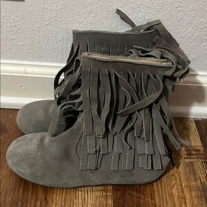 Monkey Feet Gray Fringe Kids Boots